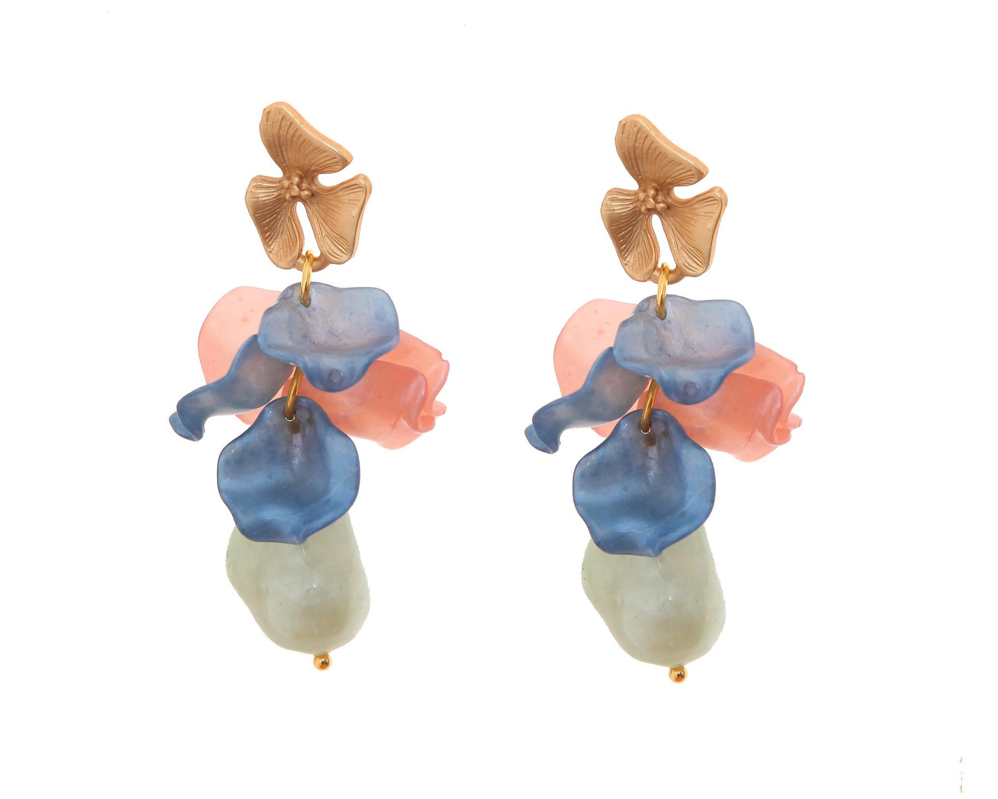 Pendientes de pétalos y piedras nácar en azul, verde jabonoso y rosa palo con cabezal de hojas