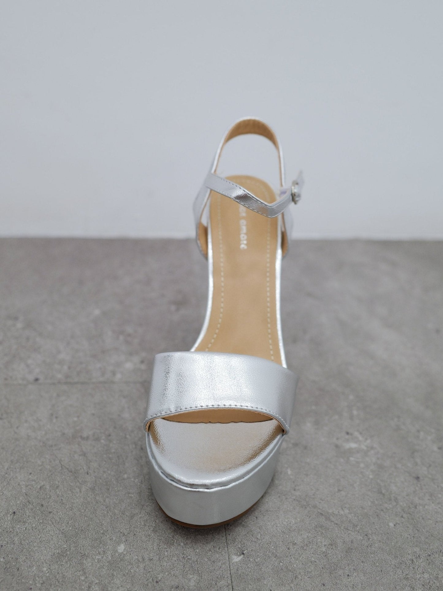 Sandalia plataforma plateada