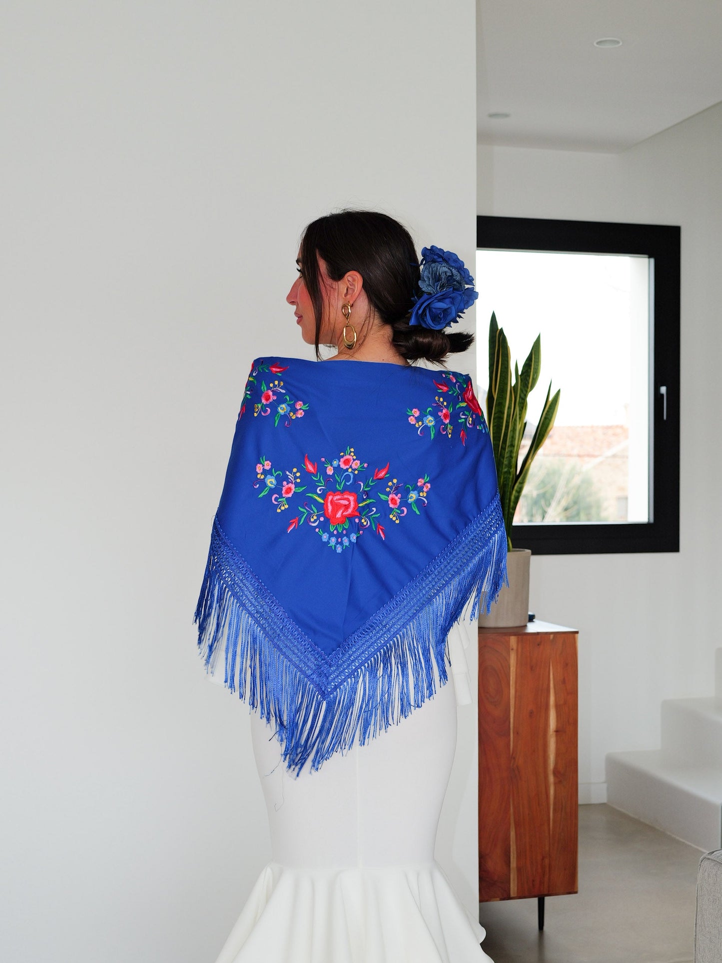 Mantón flamenca bordado flores azul