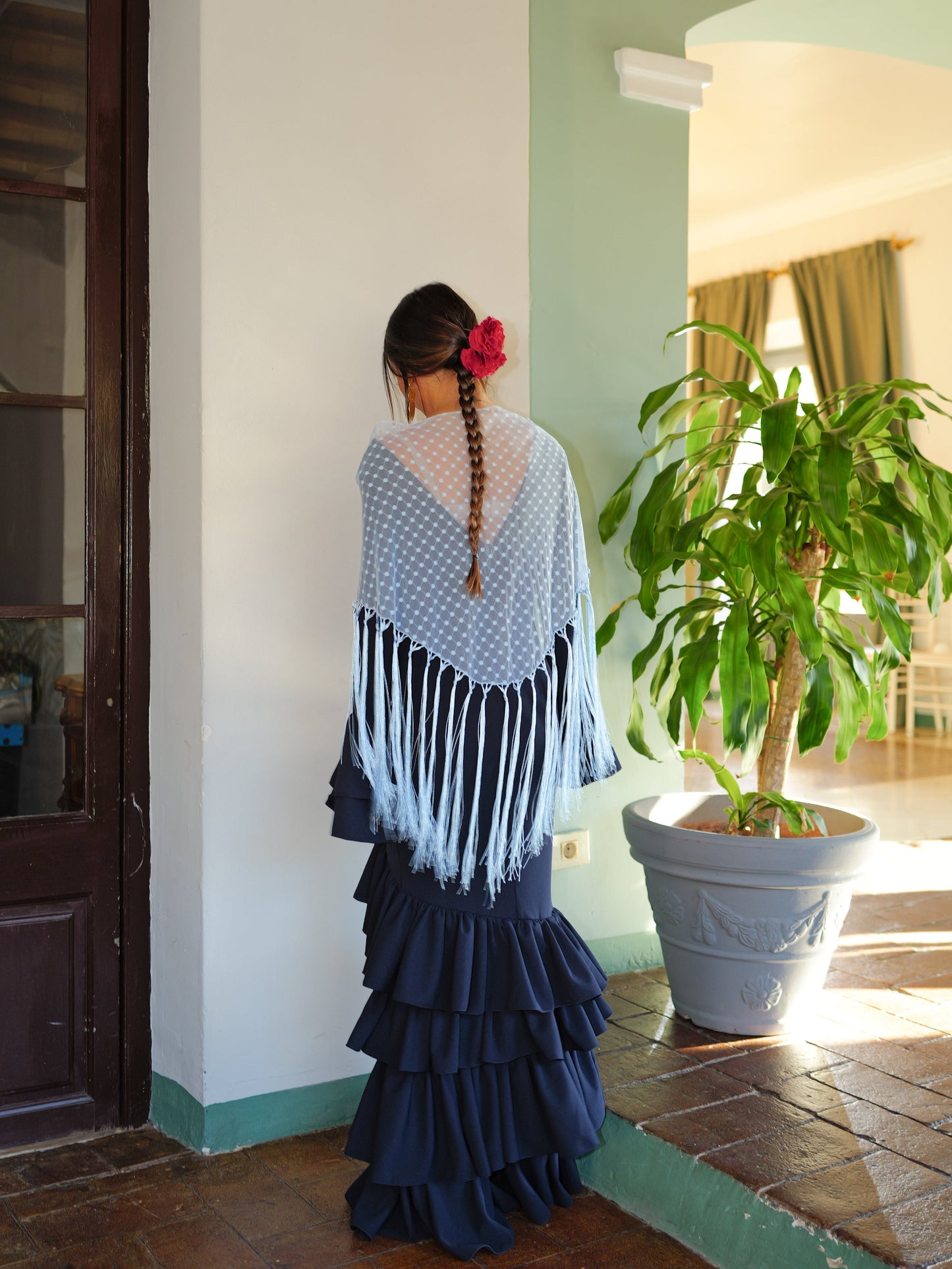 Mantón flamenca topos cielo