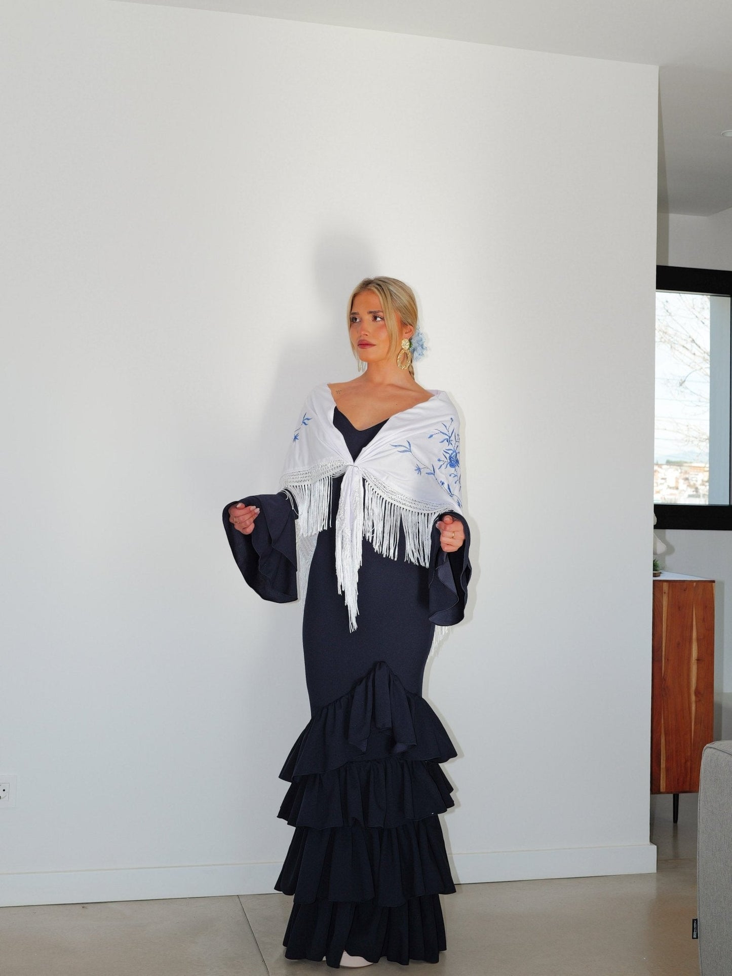 Mantón flamenca bordado flores cielo