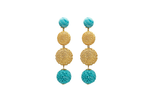 Pendiente dorado de dos círculos labrados, esfera final turquesa y aplique estilo acuarela