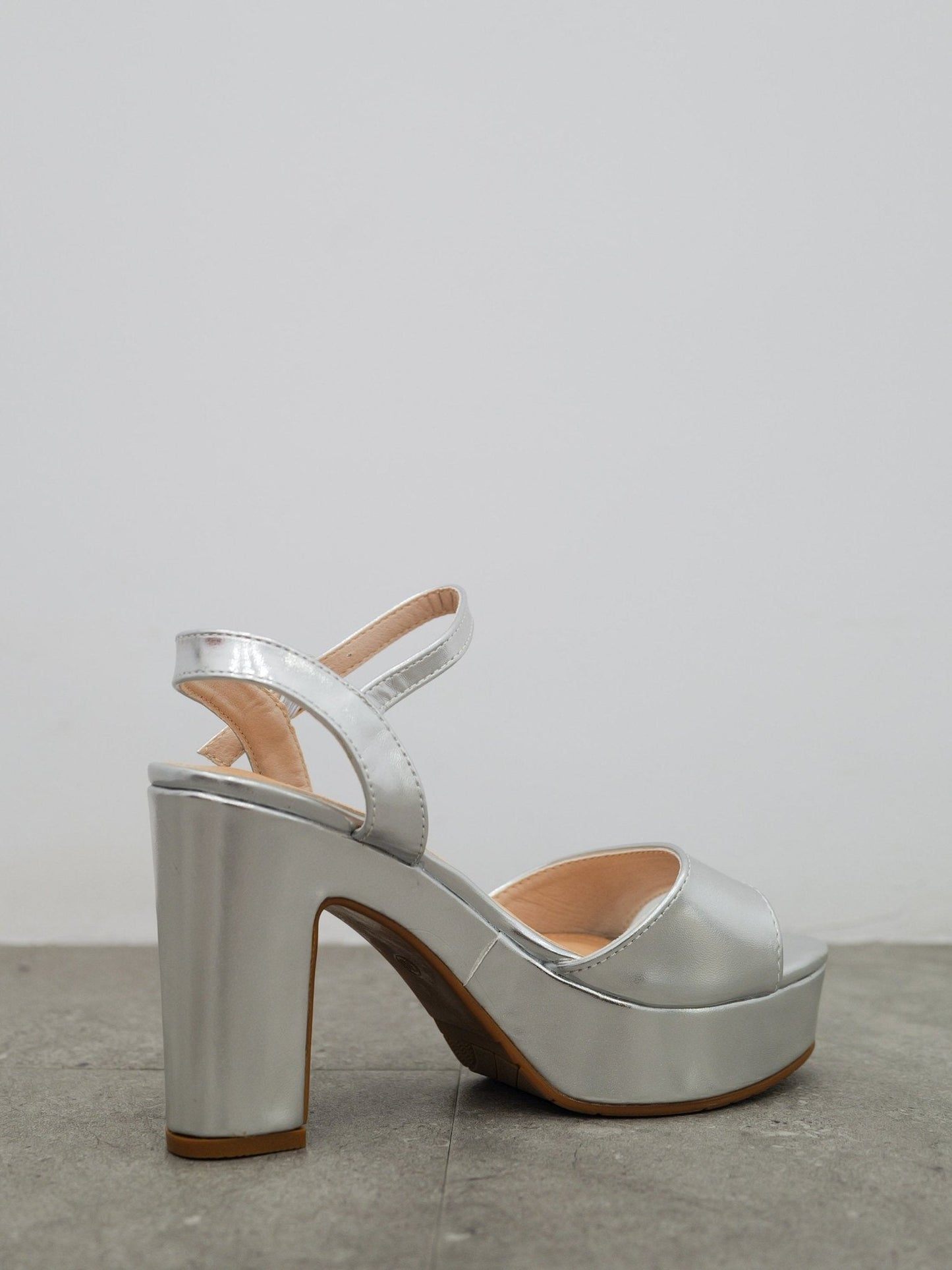 Sandalia baja plataforma plata