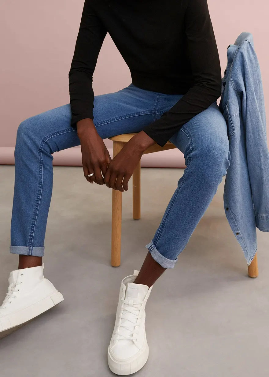 Jeggings básicos con cintura elástica.