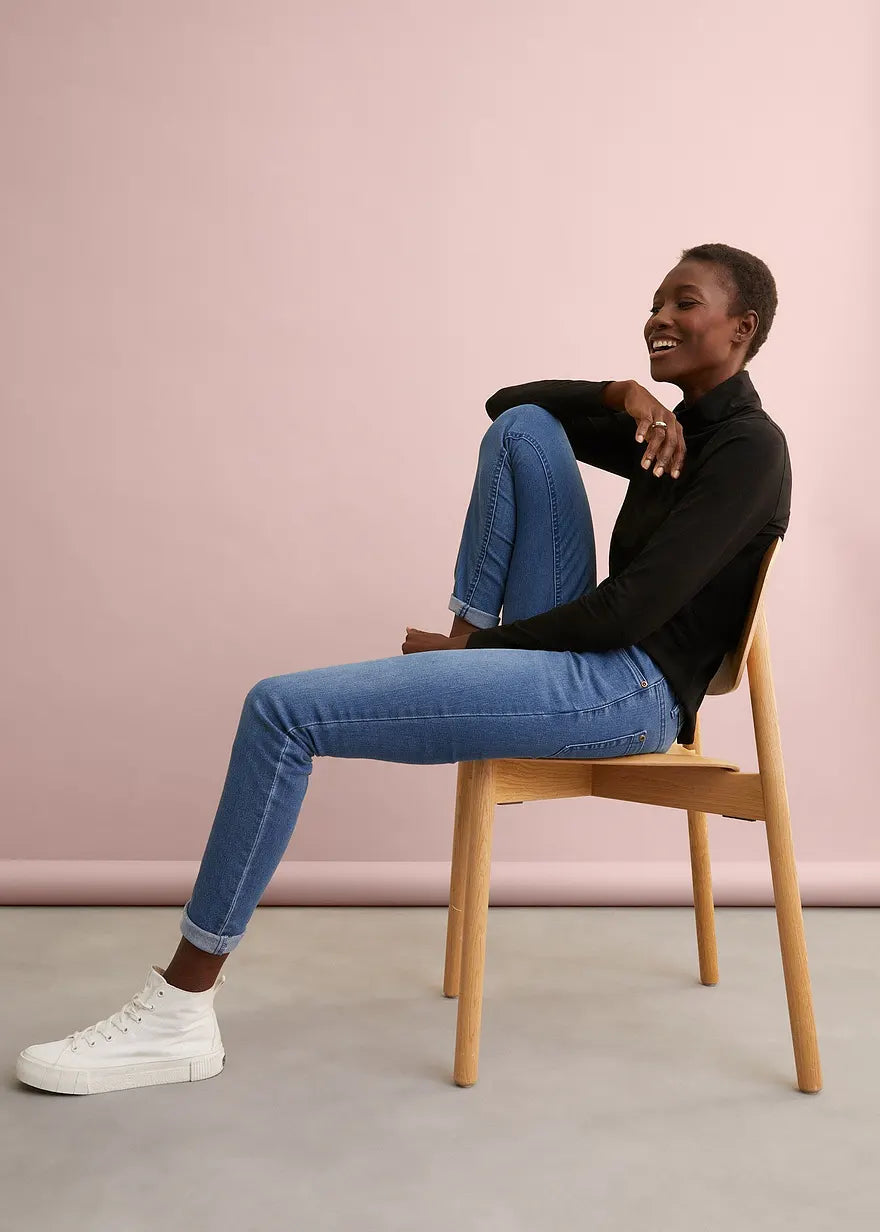 Jeggings básicos con cintura elástica.