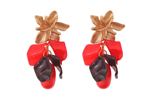 Pendientes de pétalos y piedras nácar en rojo y negro con cabezal de flor