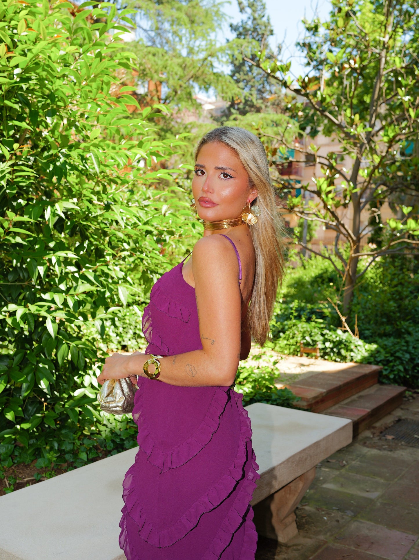 Vestido volantes crepe berenjena