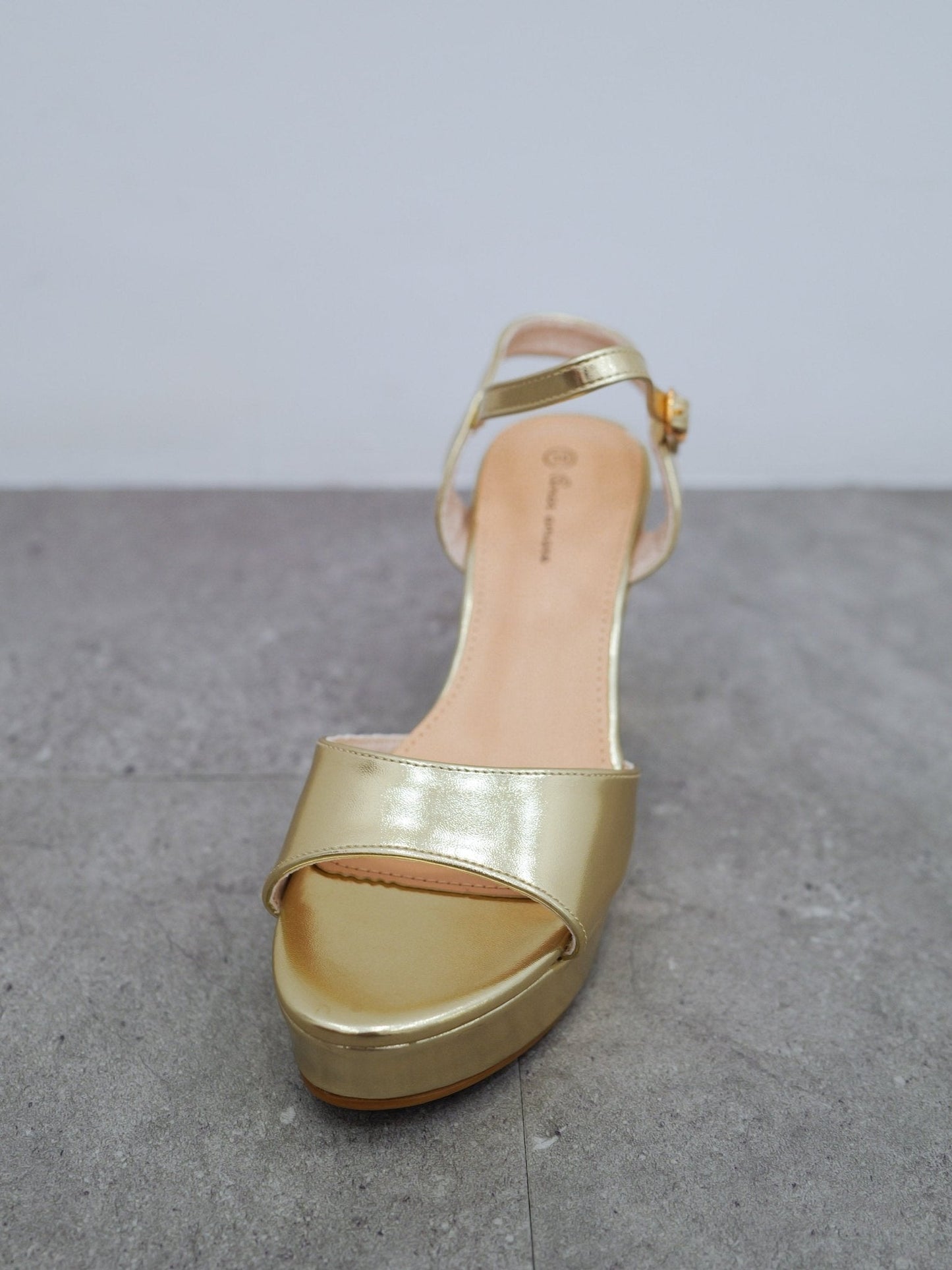 Sandalia baja plataforma dorada