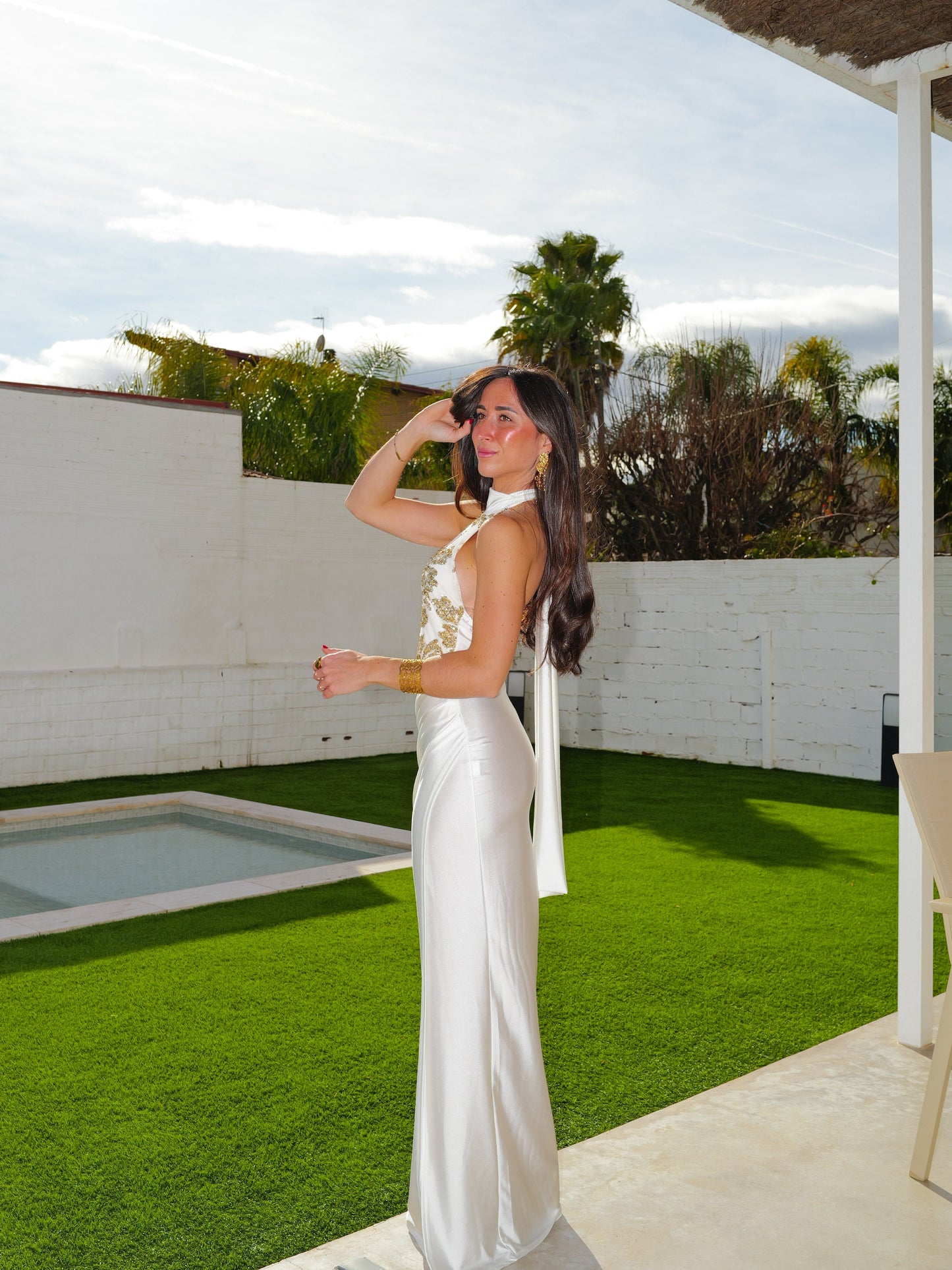 Vestido largo detalles choker halter crema