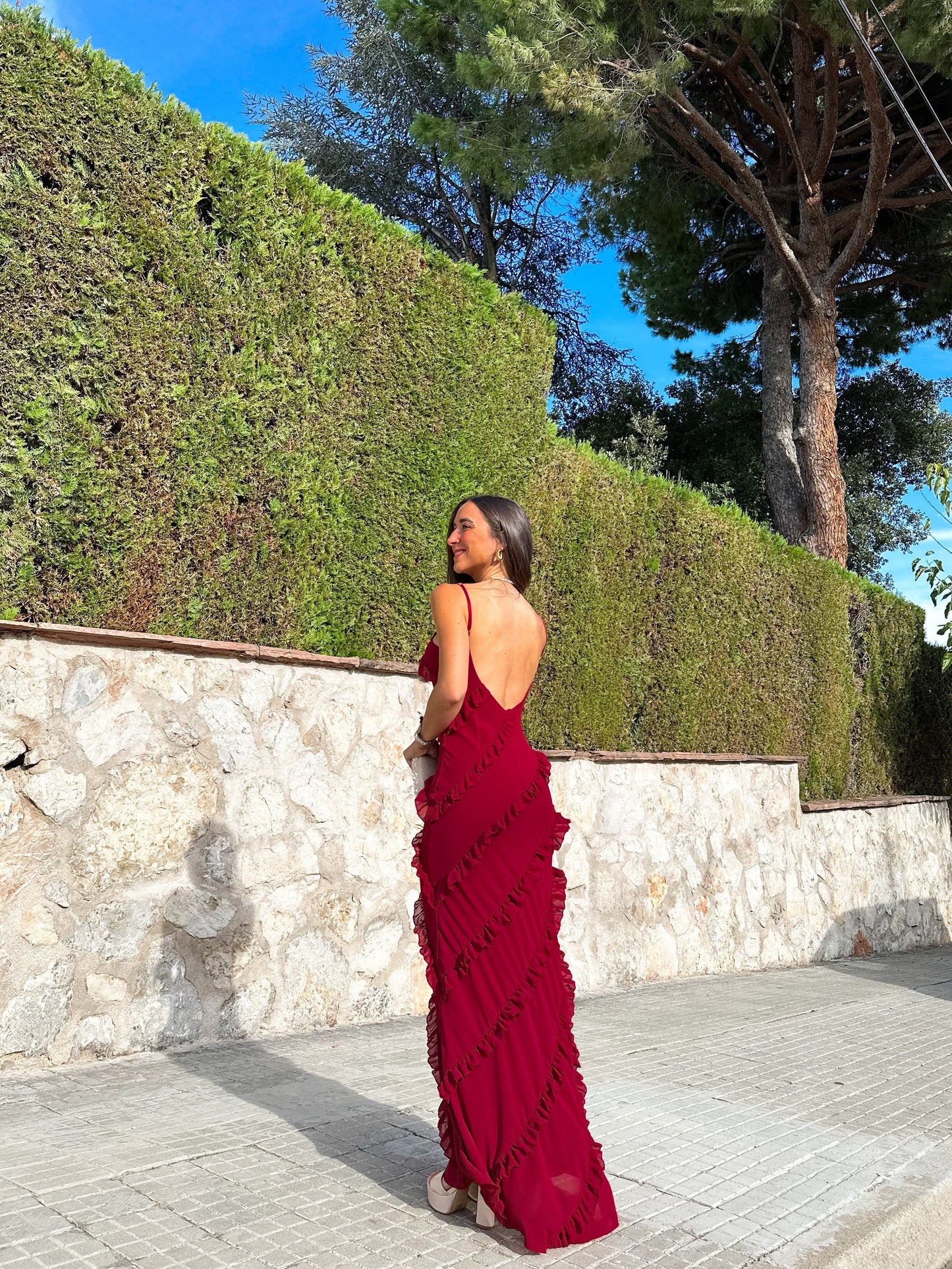 Vestido volantes crepe burdeos