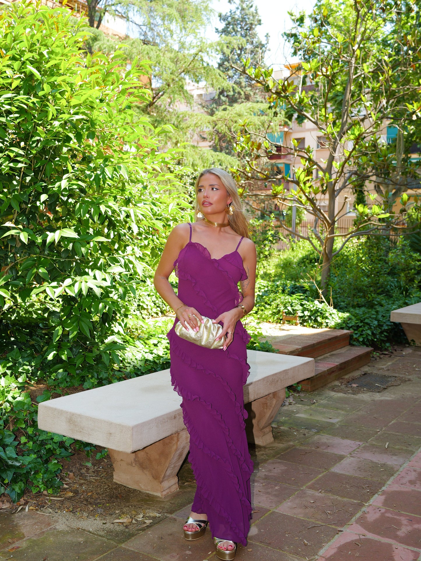 Vestido volantes crepe berenjena