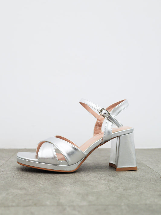 Sandalia baja bandas entrelazadas plata