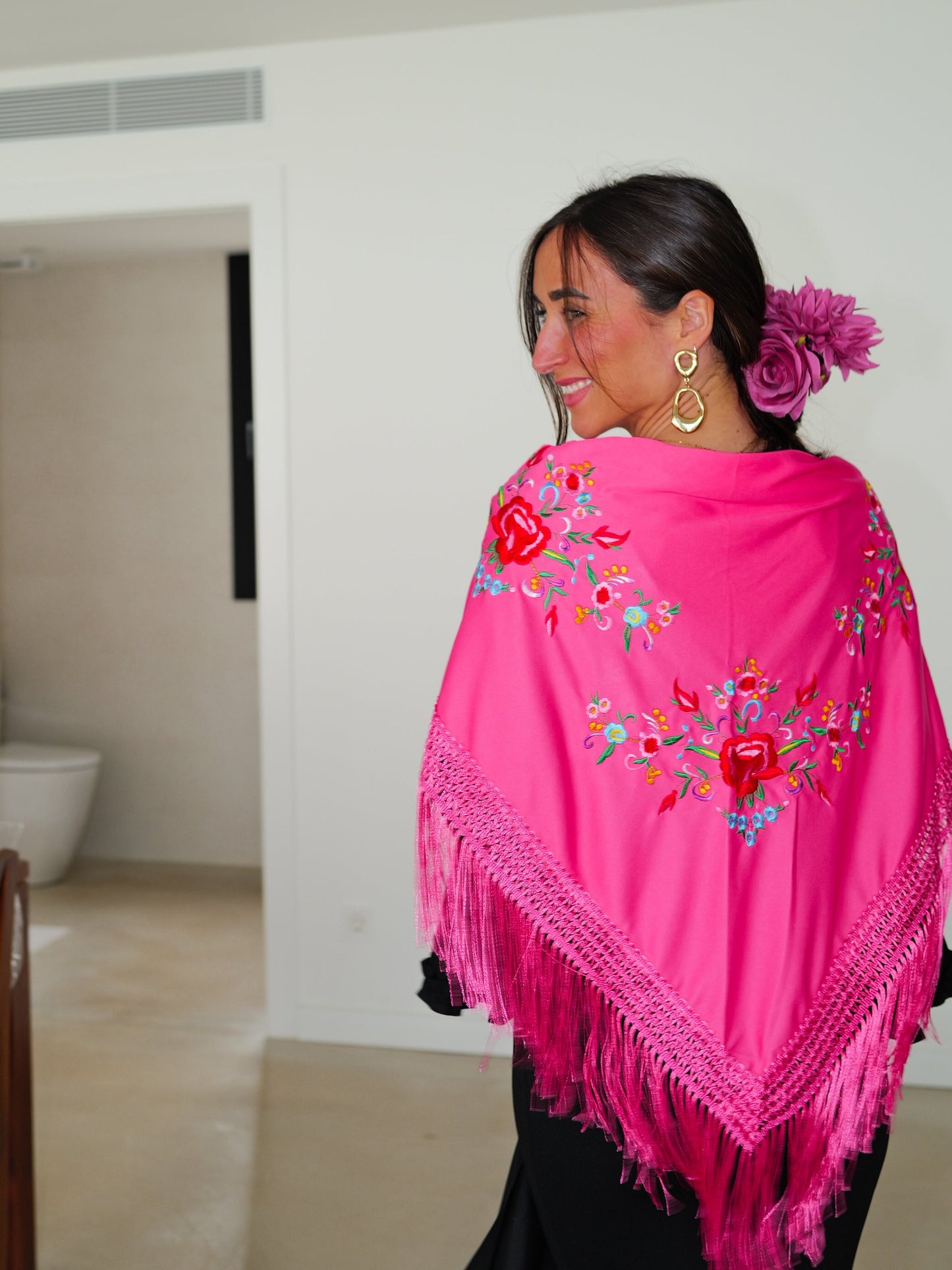 Mantón flamenca bordado flores fucsia