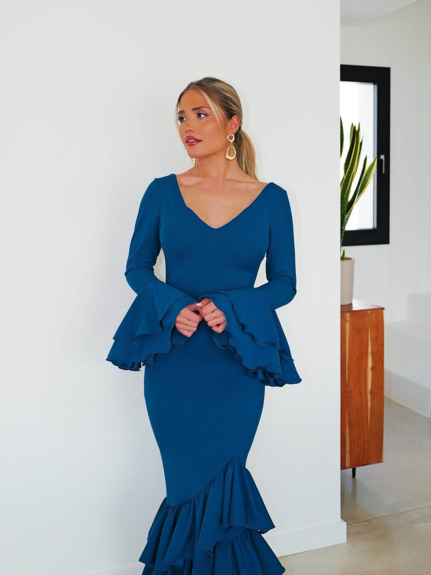 Traje flamenca asimetrico volantes petróleo