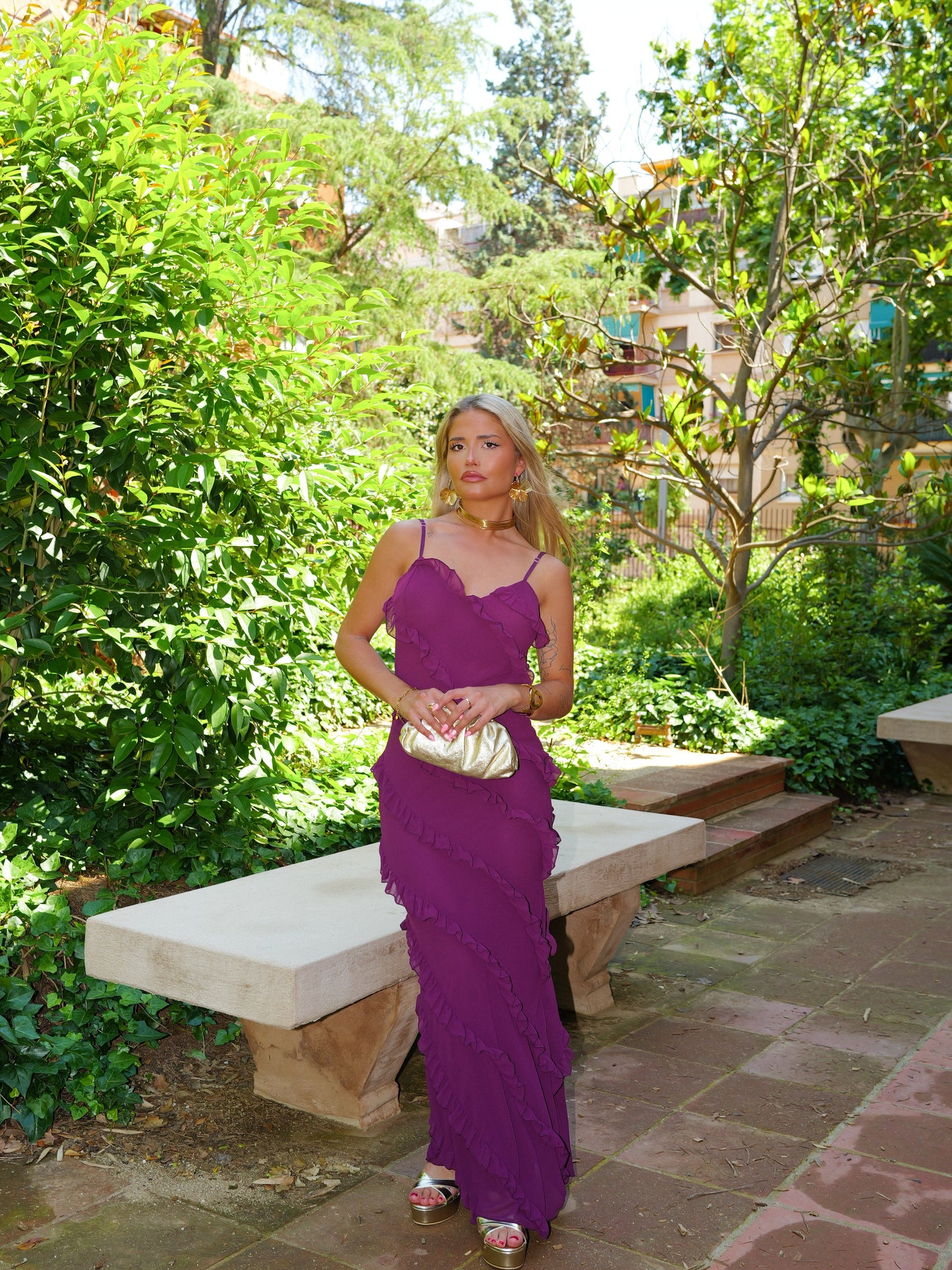 Vestido volantes crepe berenjena