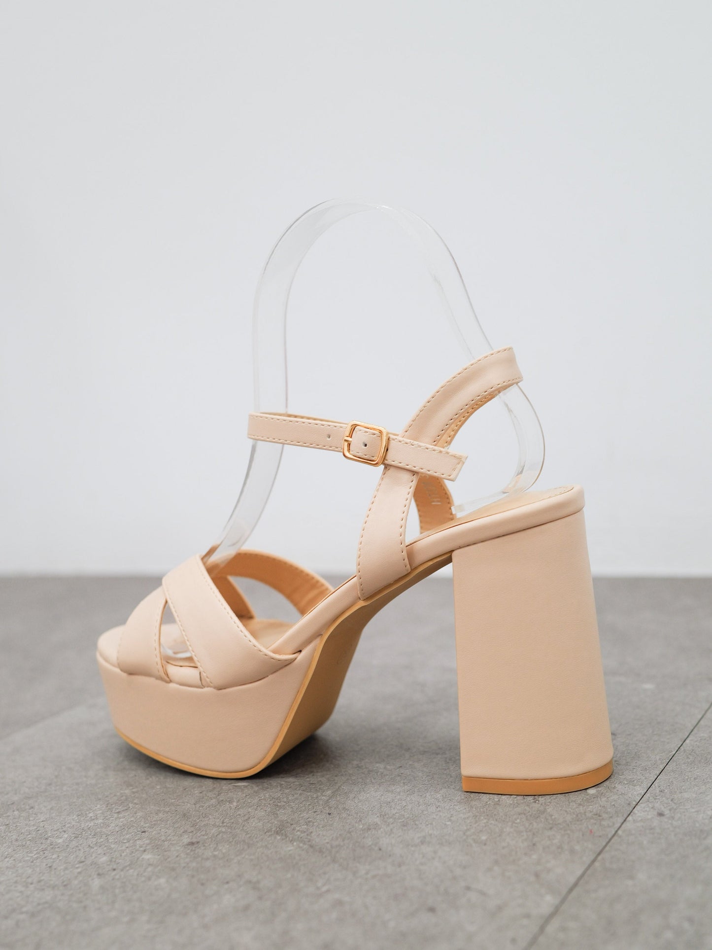 Sandalia bandas cruzadas nude