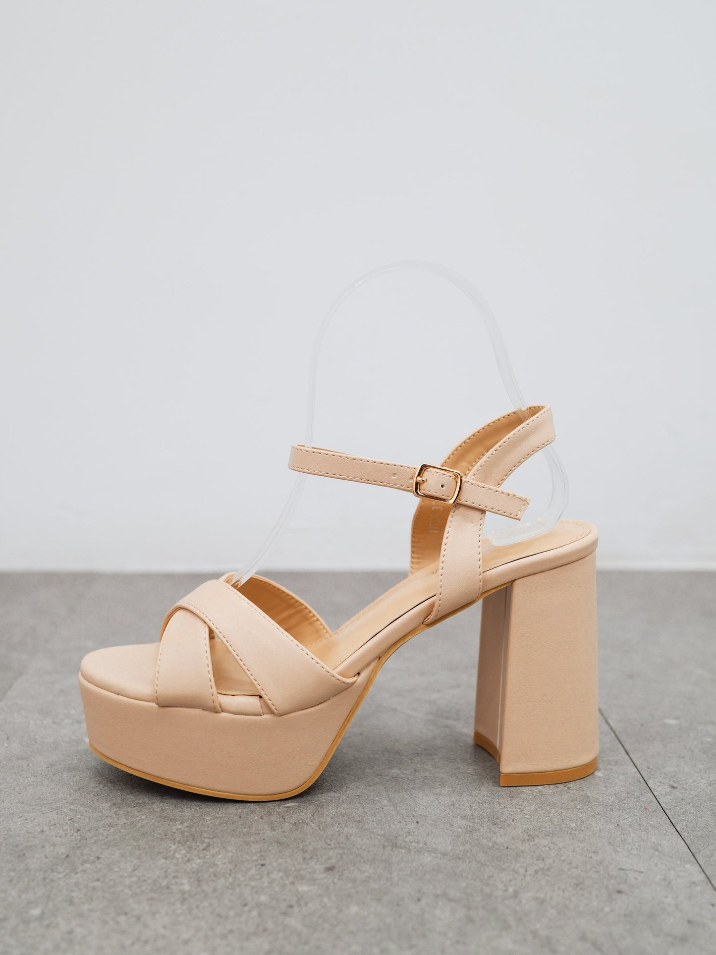 Sandalia bandas cruzadas nude