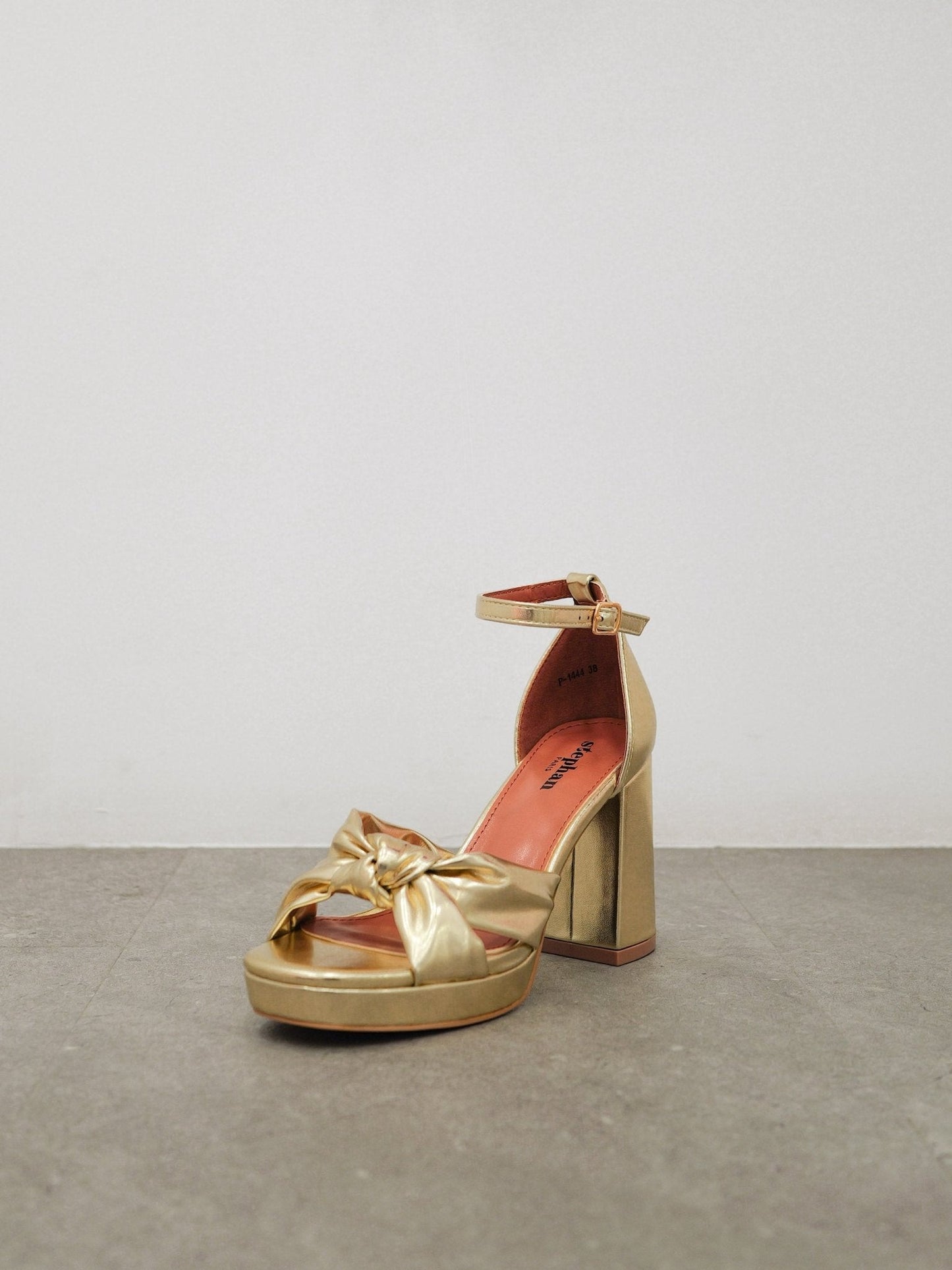 Zapatos plataforma nudo dorado