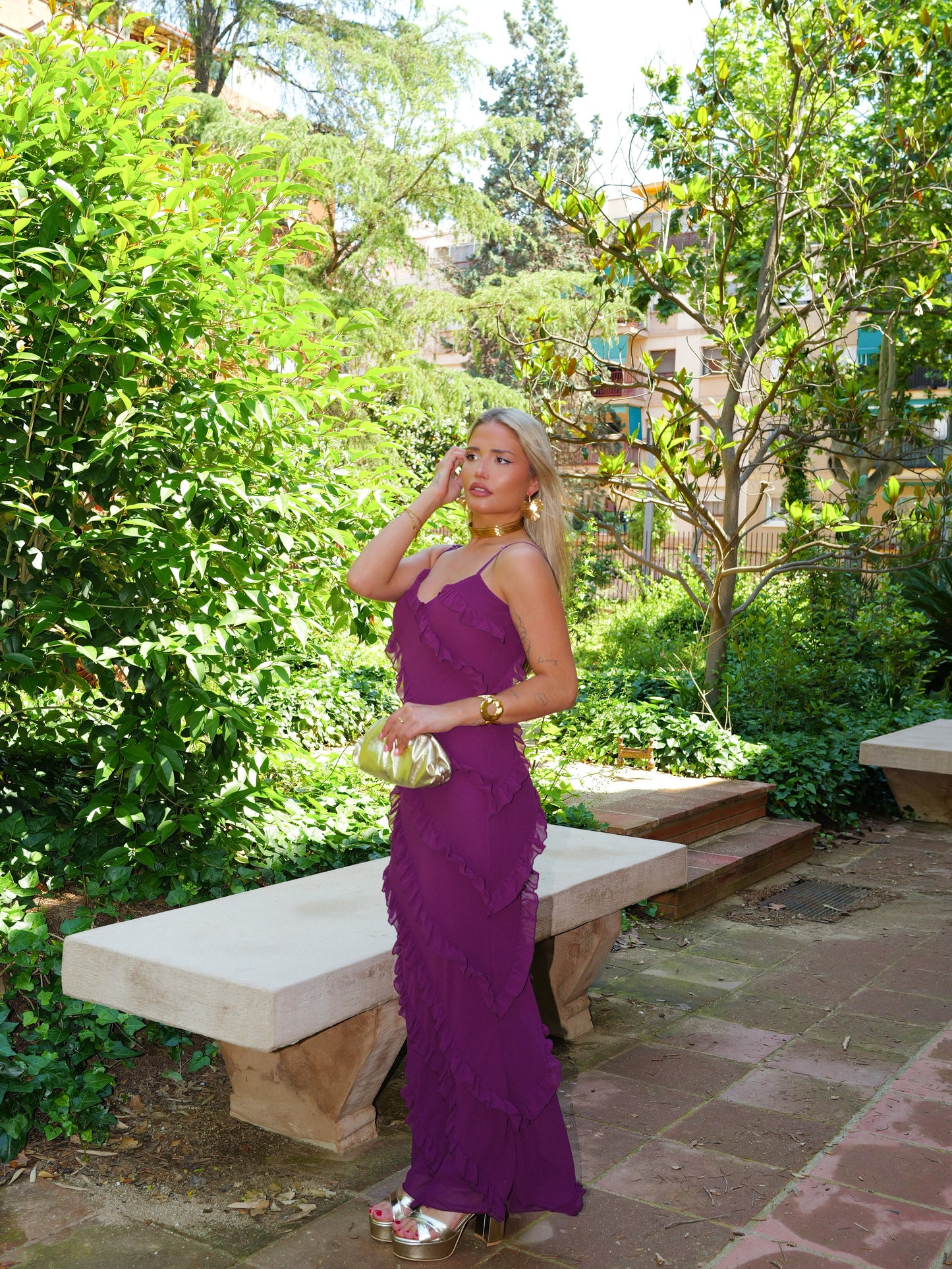 Vestido volantes crepe berenjena