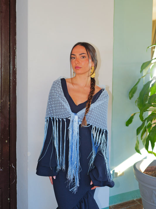 Mantón flamenca topos cielo