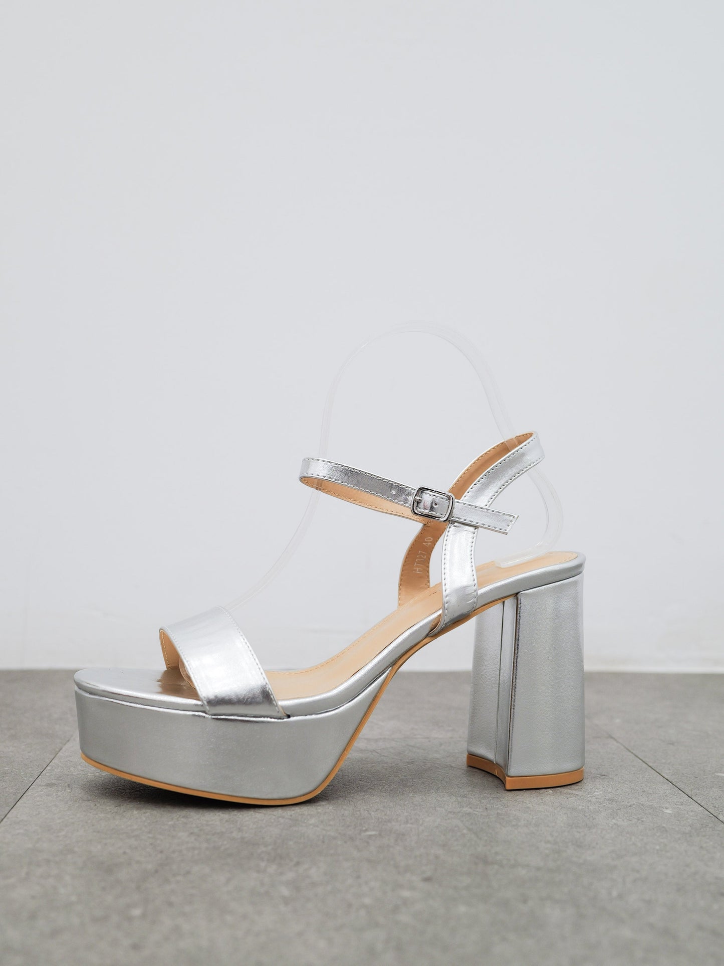 Sandalia banda plateada