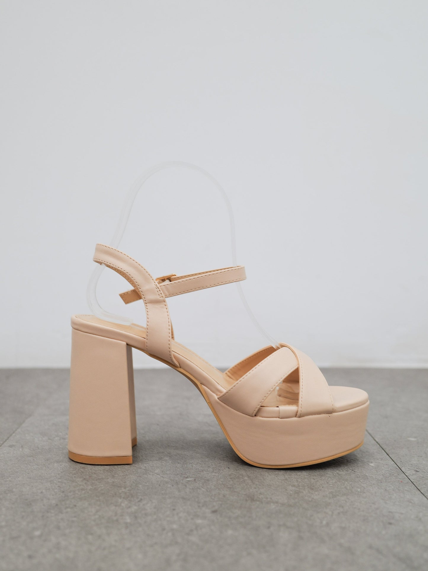 Sandalia bandas cruzadas nude