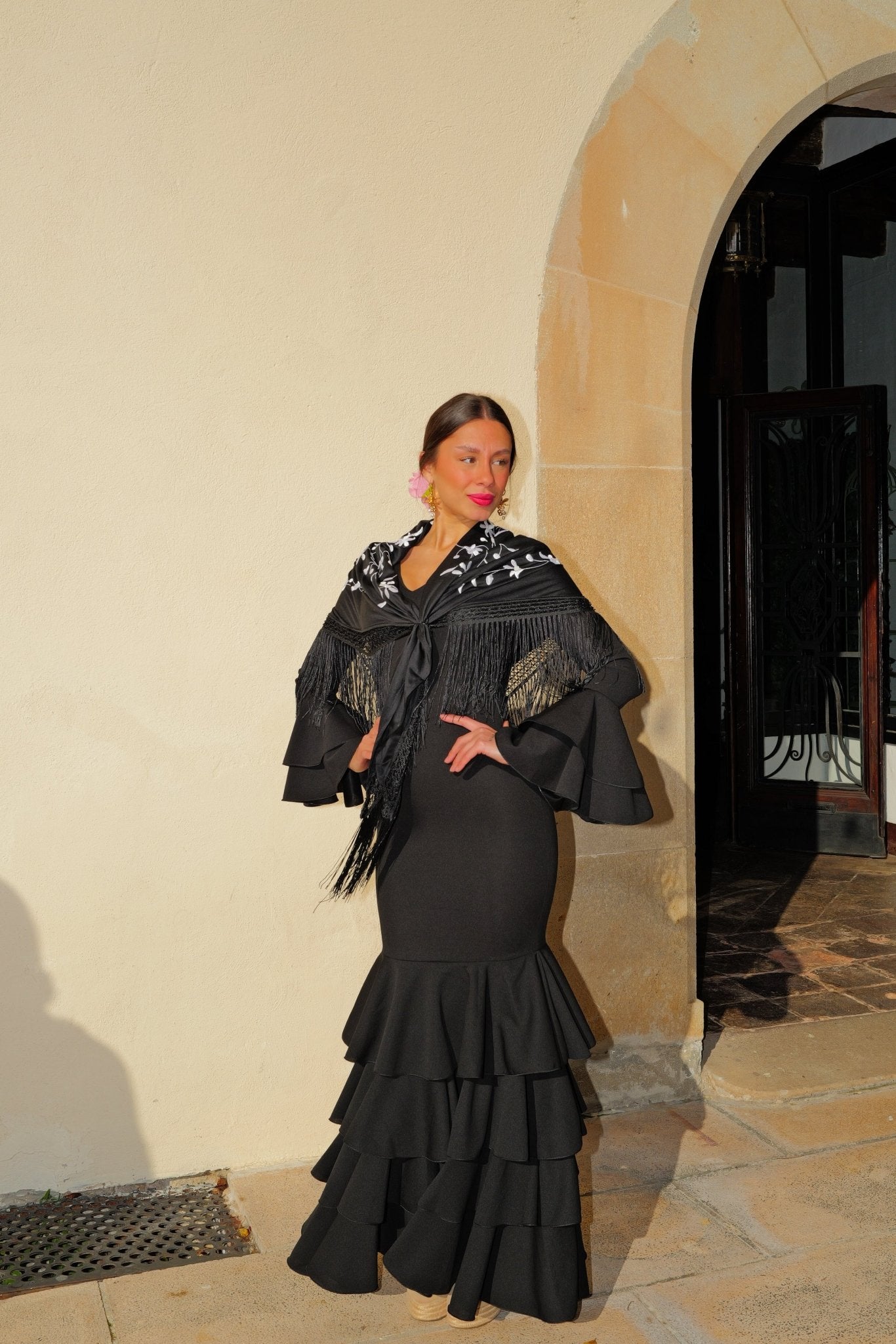 Mantón flamenca bordado flores negro