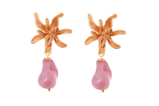 Pendiente de piedras nácar rosa maquillaje con cabezal flor