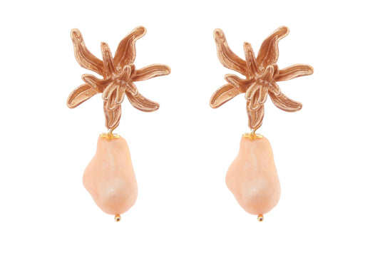 Pendiente de piedras nácar yema con cabezal flor