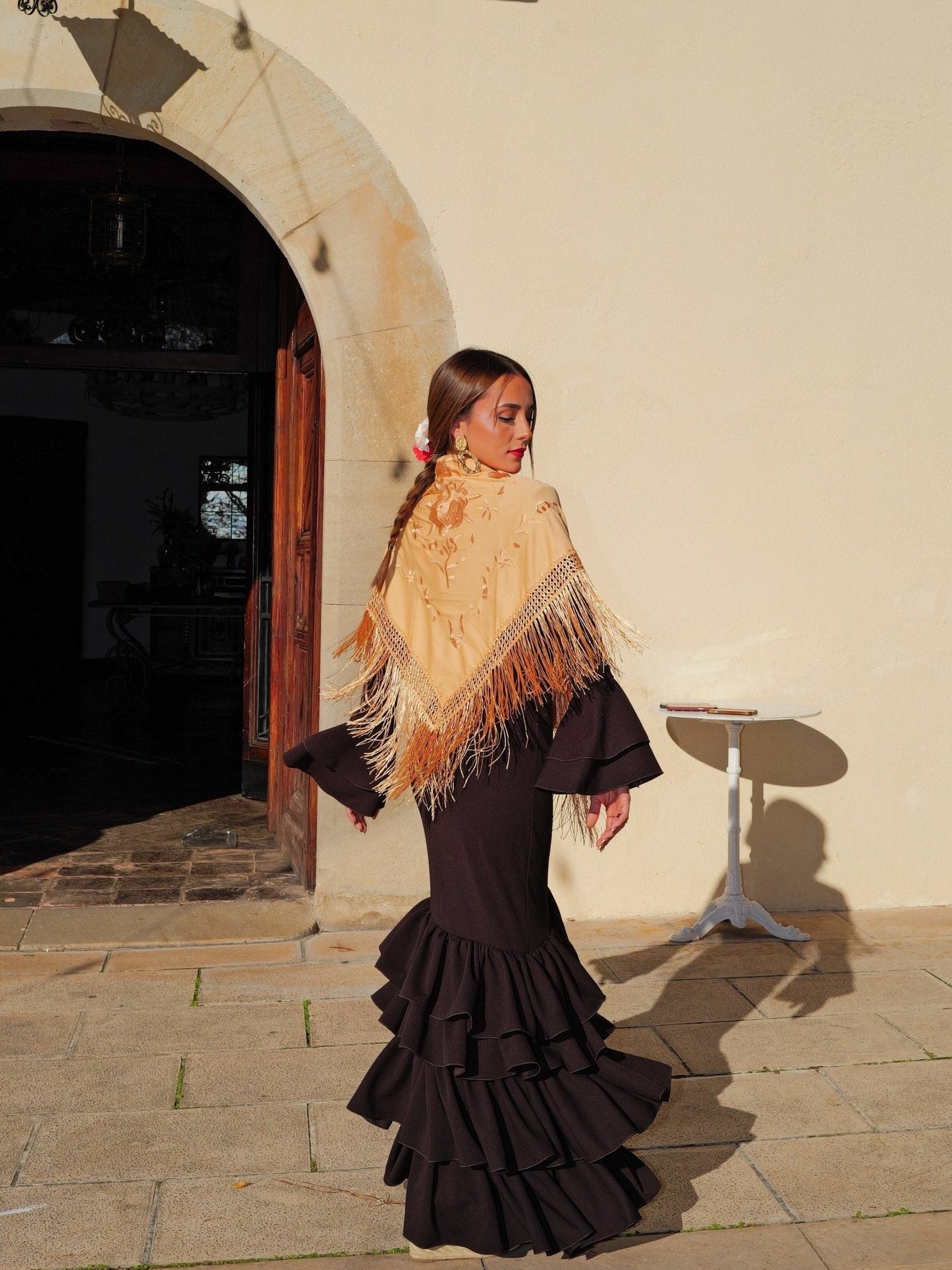 Mantón flamenca bordado flores bronce