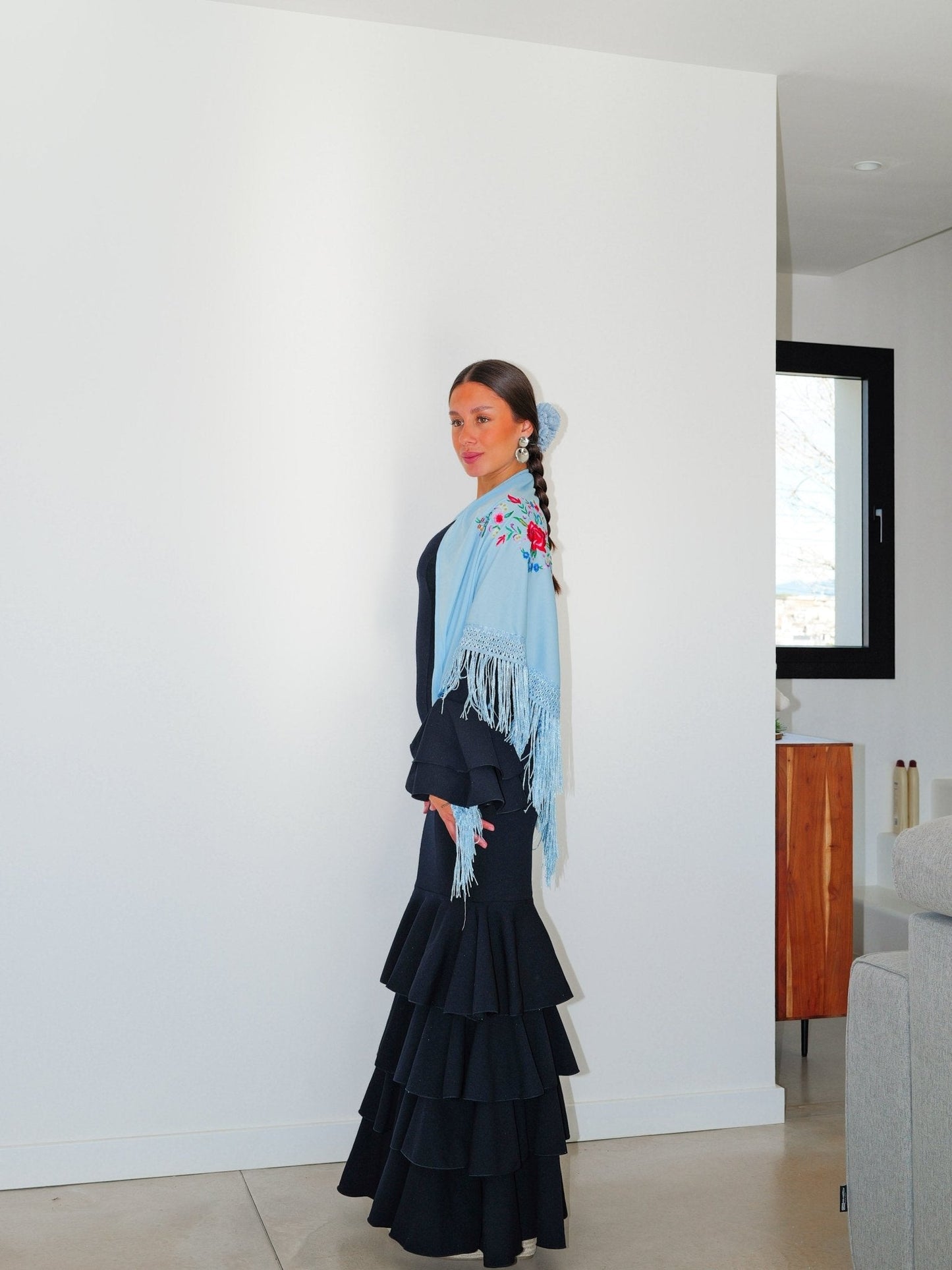 Mantón flamenca bordado flores celeste