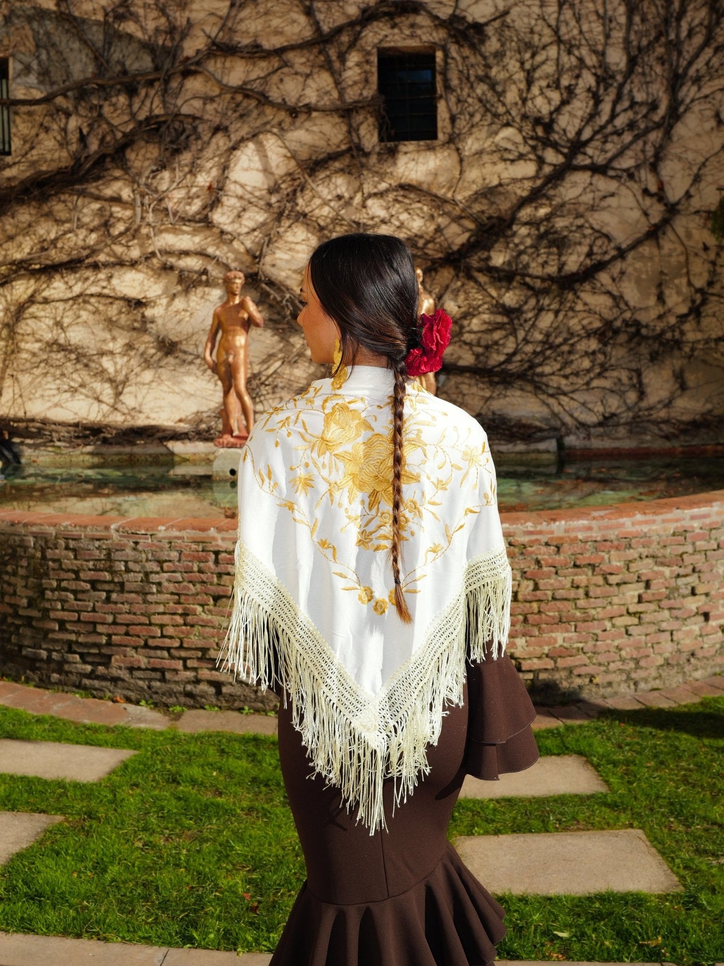 Mantón flamenca bordado flores crema