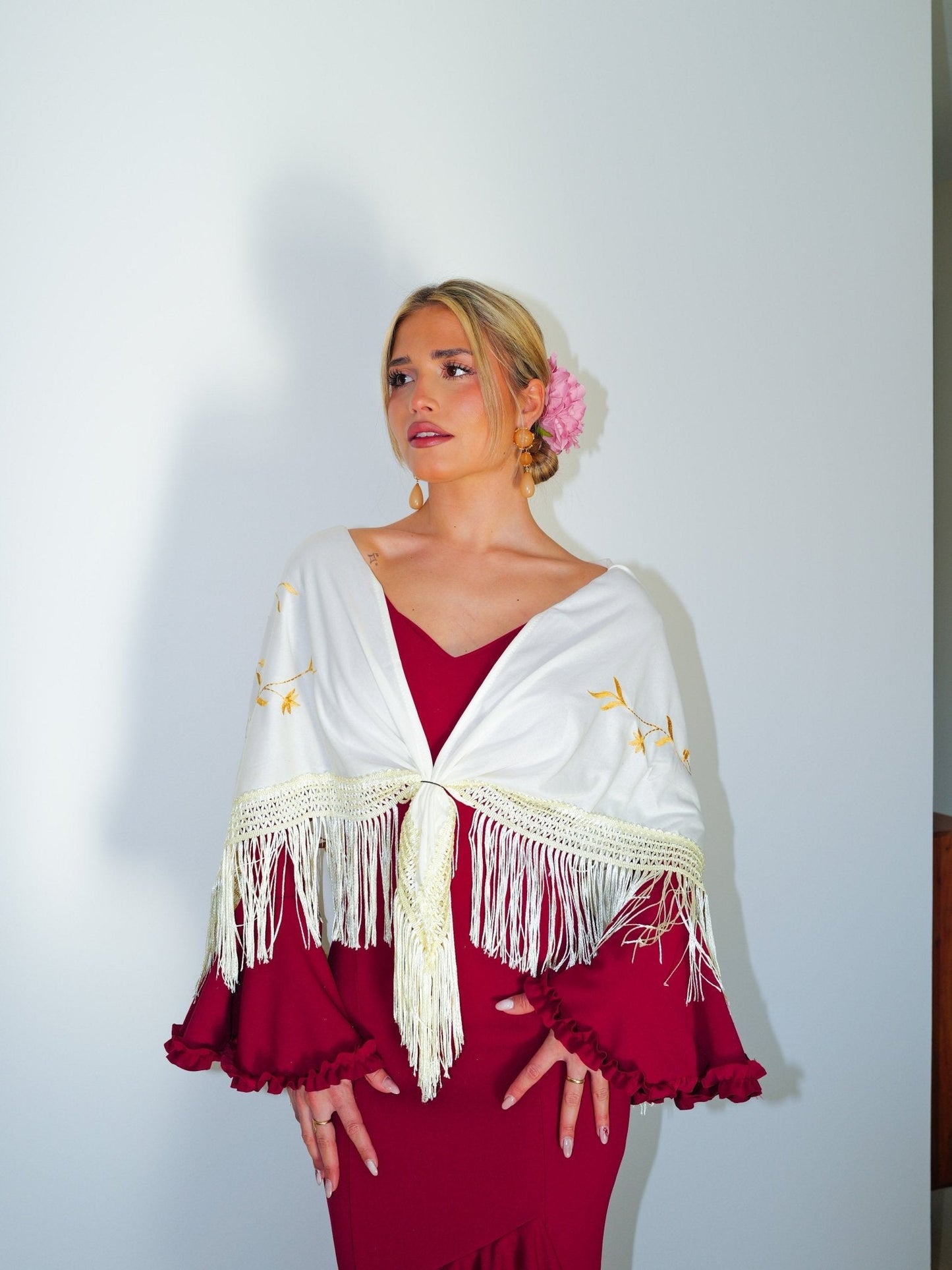 Mantón flamenca bordado flores crema