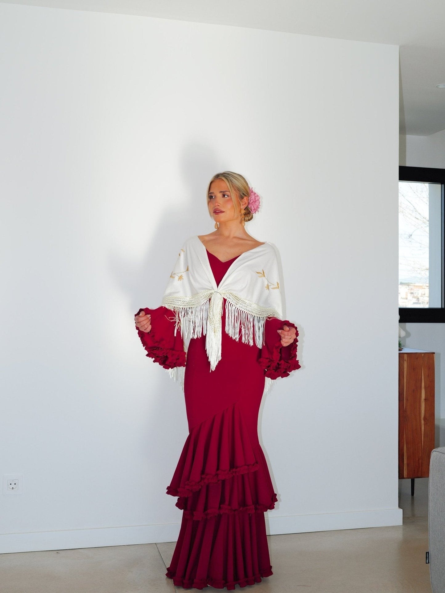 Mantón flamenca bordado flores crema