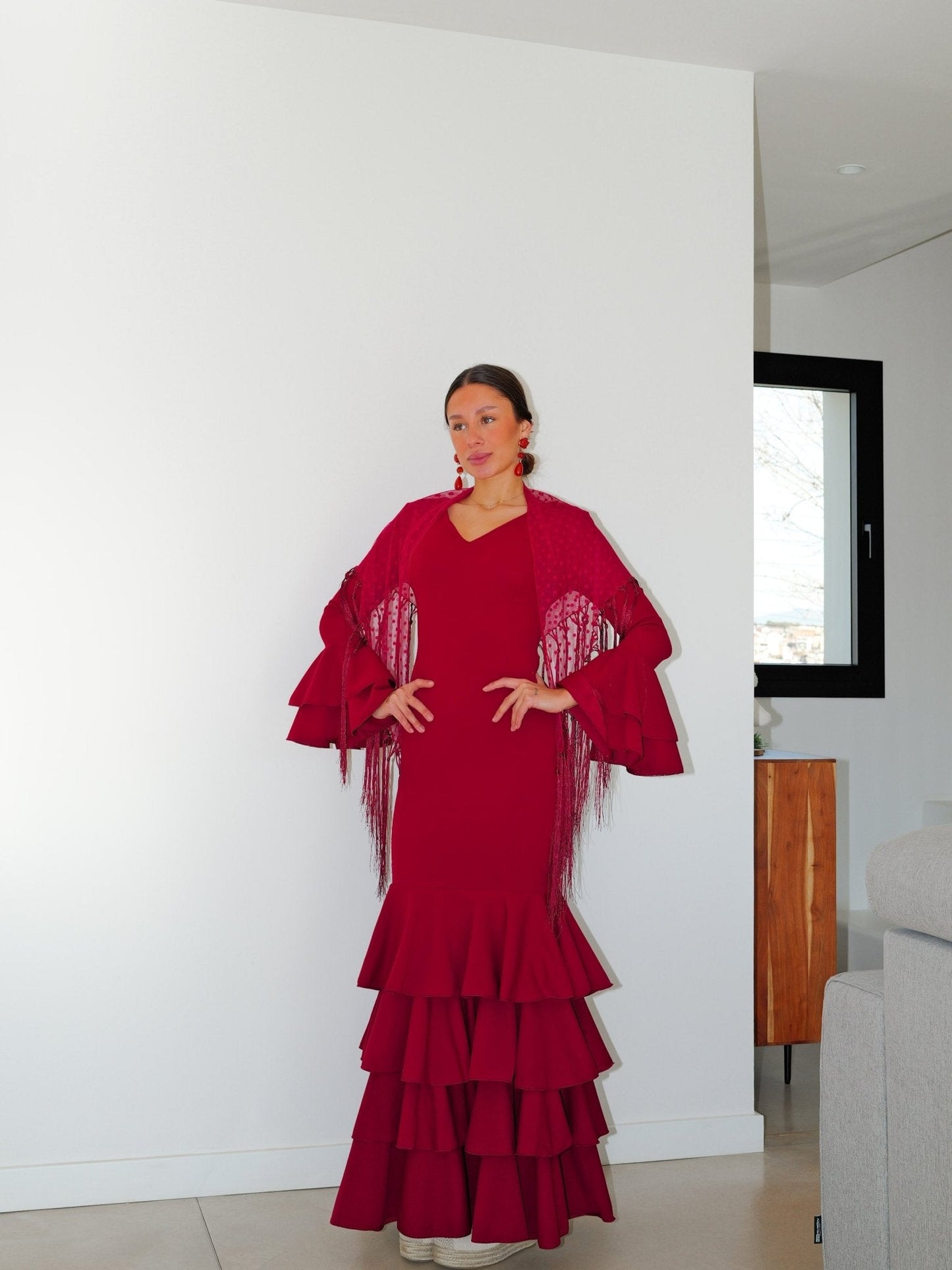 Mantón flamenca topos burdeos