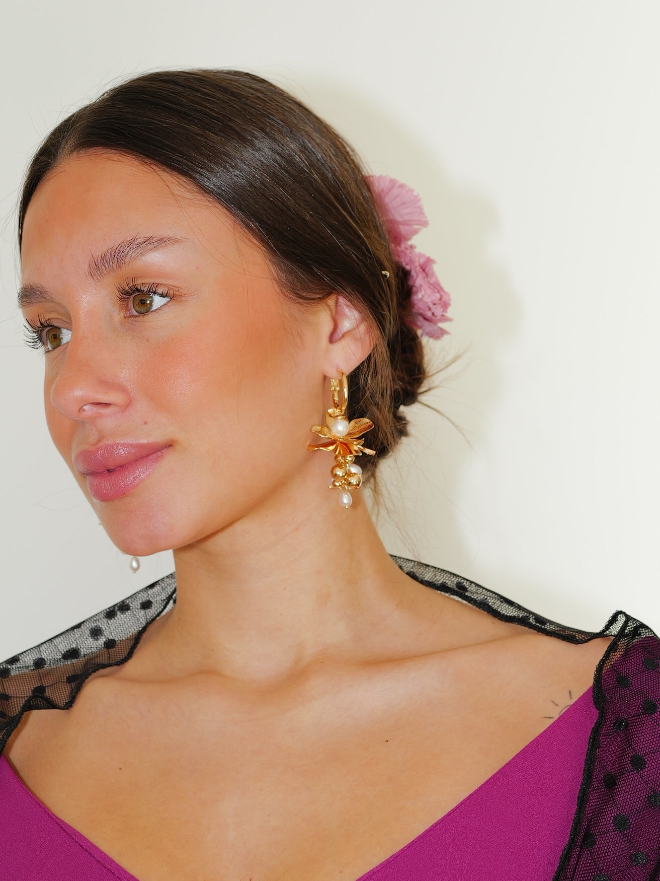 Pendientes flor perlas doradas