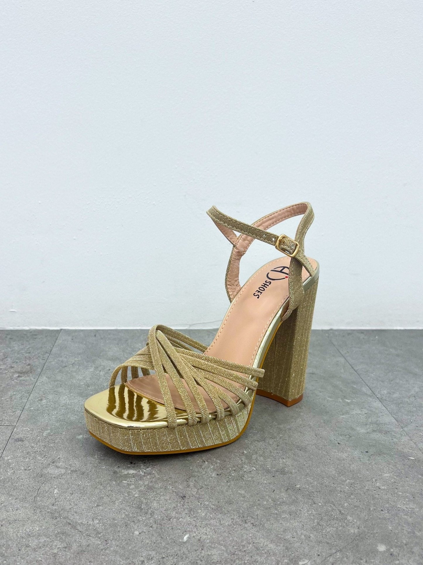 Sandalia entrelazado brillos dorado