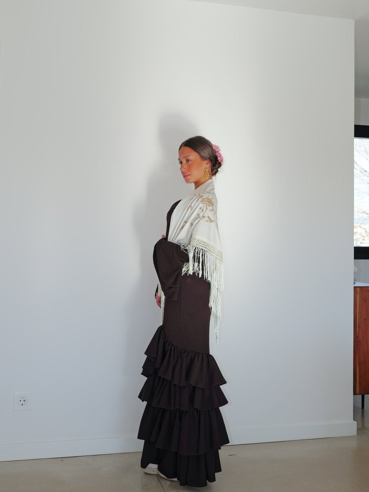 Traje flamenca asimetrico volantes marrón