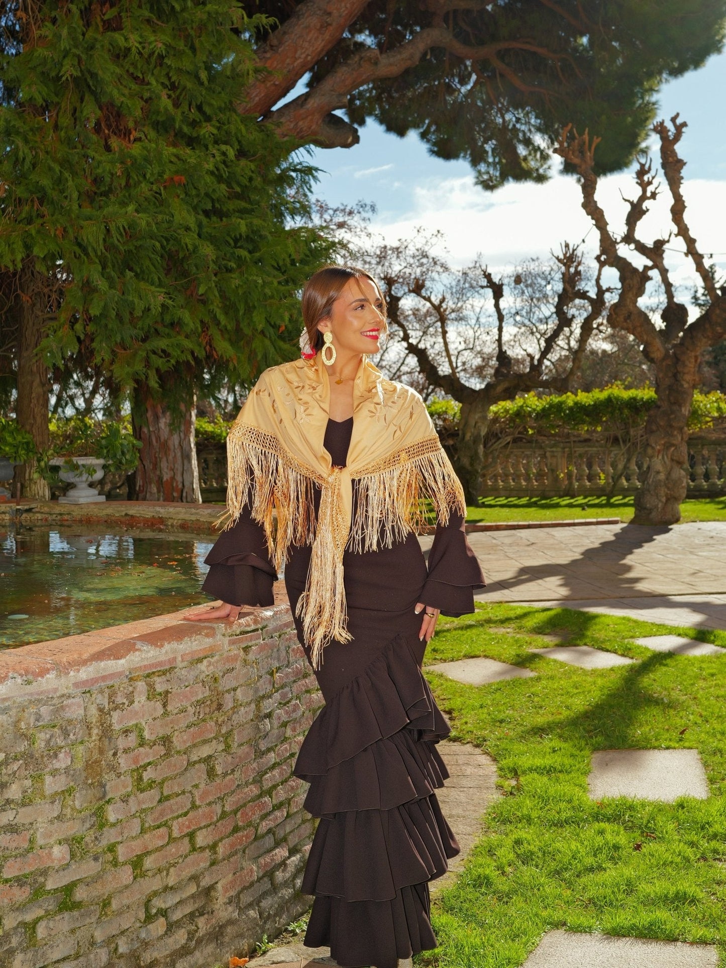 Traje flamenca asimetrico volantes marrón