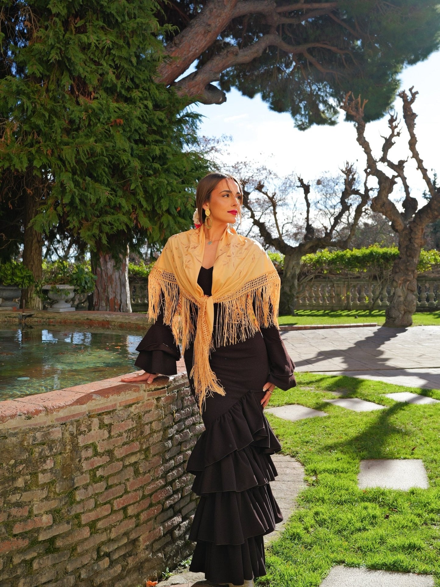 Traje flamenca asimetrico volantes marrón