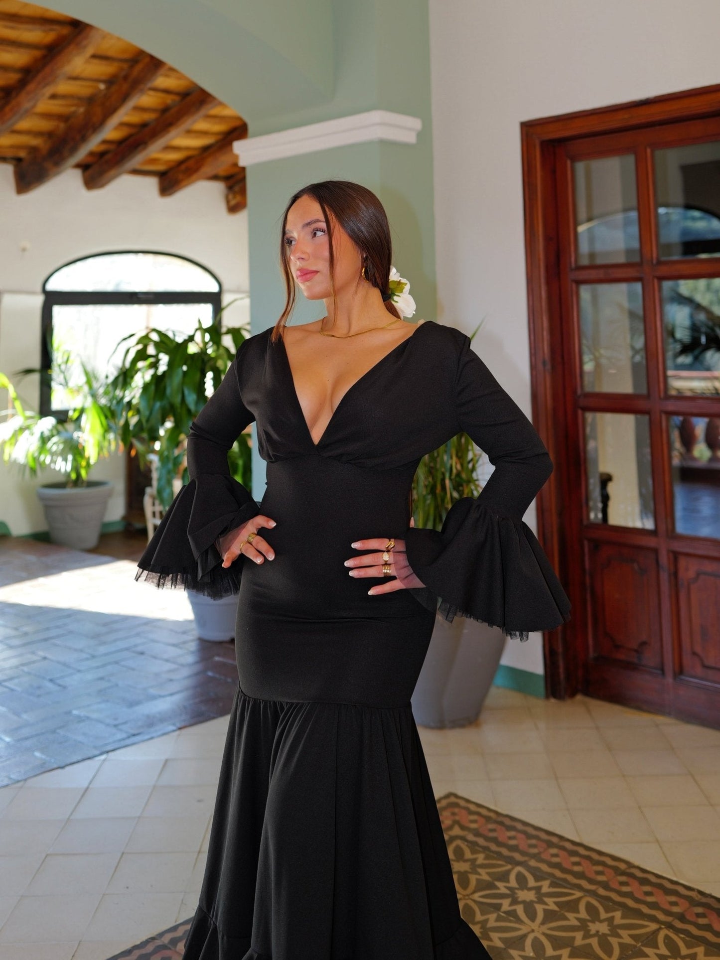 Traje flamenca escote pico negro